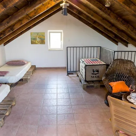 Дом отдыха Holiday House Rea