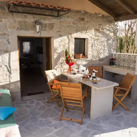 Holiday House Rea